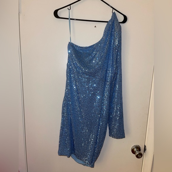 Blue sequence dress 👗 💙 - Picture 2 of 4